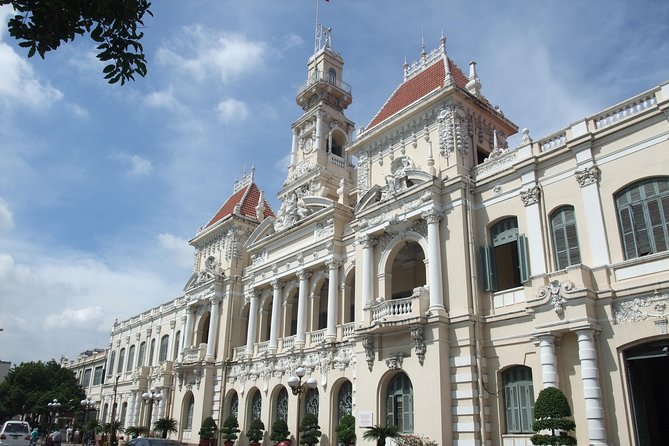 1-Day Ho Chi Minh City & Cu Chi Tunnels-Deluxe Group Of 10 Max - Jade Emperor Pagoda and the Reunification Palace photo moment