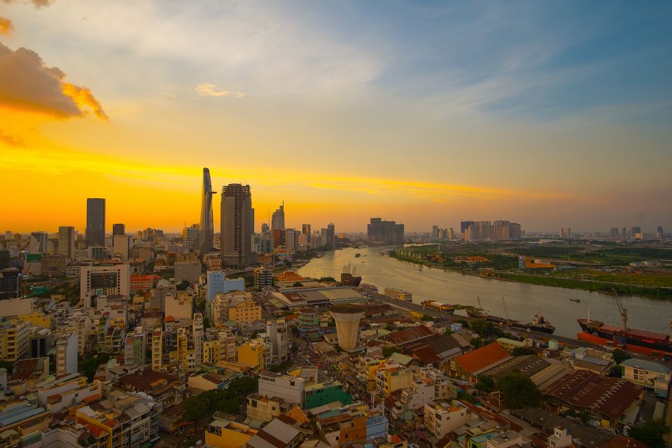 Bitexco Financial Tower: Saigon Sky Deck - Fast Track Ticket - The 7 m/s elevator ride and why the building feels different