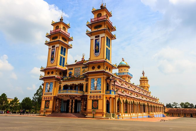 Black Virgin Mountain, Cao Dai Temple & Ben Duoc Cu Chi Tunnel - Lunch in Tay Ninh: a real meal stop, not just a break