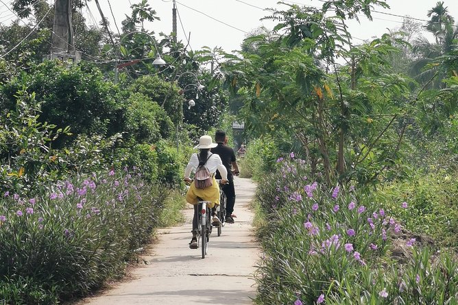 Cai Be Village - One-Day Mekong Delta Adventure - Scissor channels by paddle boat: the shaded-water break