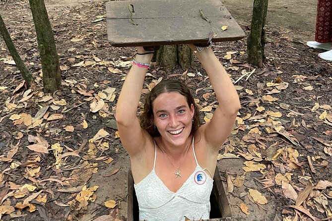 Cu Chi Ben Duoc Tunnels Tour (max 12 people) with Private Option - Bus vs limousine: how the ride changes your whole day