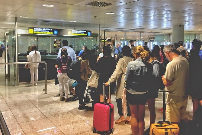 Fast Track VIP Service Tan Son Nhat Airport (Ho Chi Minh-Vietnam) - Fast Track at Tan Son Nhat: what you’re really buying