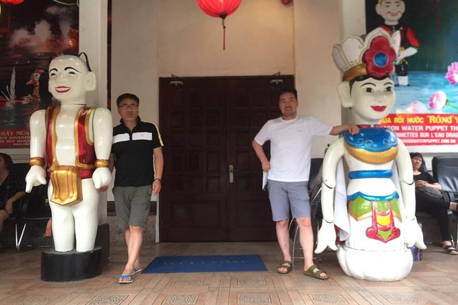 Ho Chi Minh City by Night including Water Puppet Show and Dinner on cruise - From Golden Dragon to the Saigon River: the smart flow of this evening