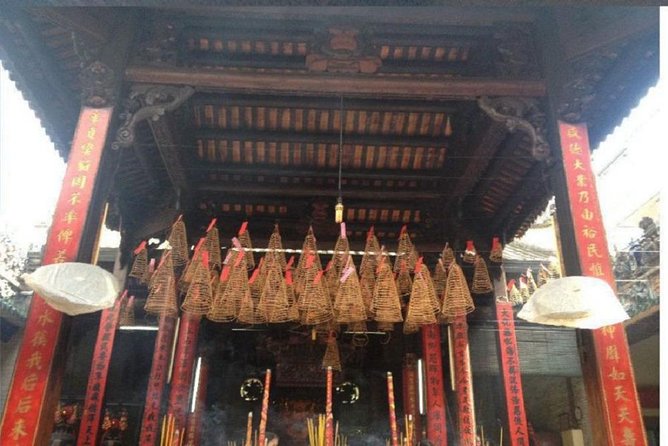 Ho Chi Minh City private full-day tour with Lunch included - Chợ Lớn (District 5) and the street-to-temple connection