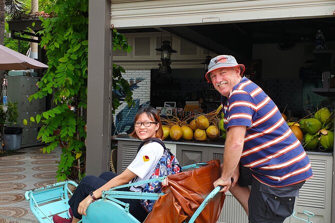 Ho Chi Minh City private walking tours with young local volunteers - Chợ Lớn (Quận 5) Chinatown: temples, pagodas, and Cantonese-era atmosphere