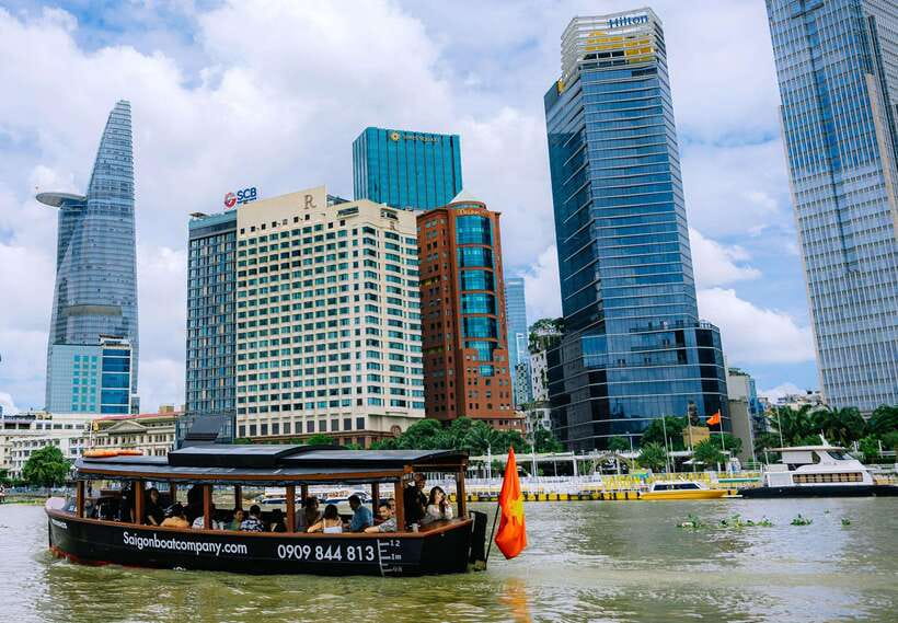 Ho Chi Minh City: Saigon River Boutique Cruise - The one-hour route: what you’ll see passing District 1