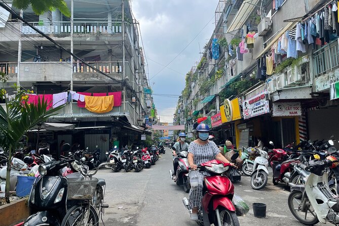 Ho Chi Minh City Sightseeing, midnight, Shopping tours by scooter - Pickup, timing, and small-group flow (District 1 and 3 makes a difference)