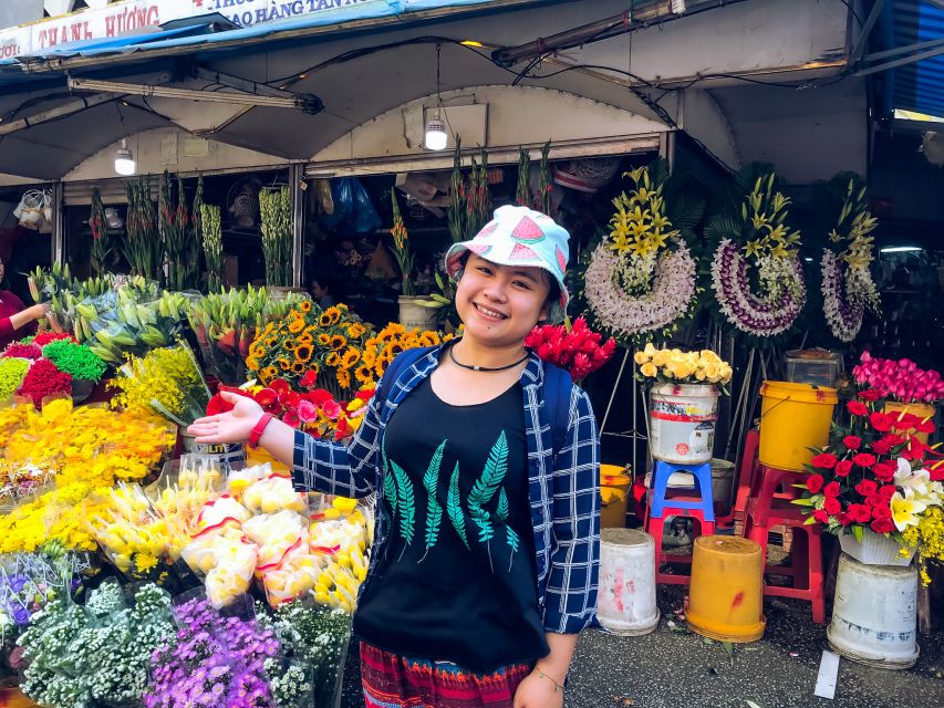 Ho Chi Minh City: Street Food and Sightseeing by Motorbike - Chinatown District 5 markets: motorbikes, lanterns, and Chinese medicine