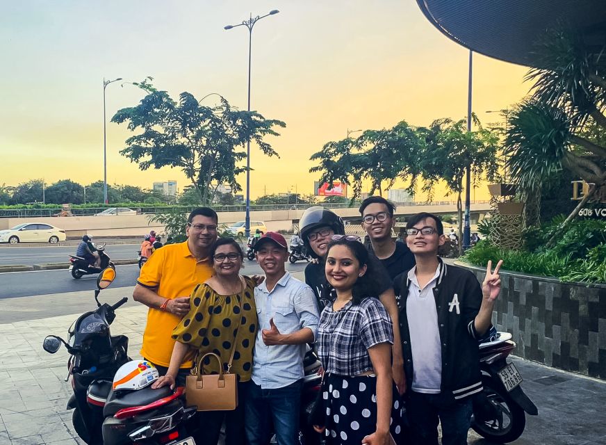 Ho Chi Minh City: Street Food and Sightseeing by Motorbike - Guides, safety, and the art of riding well in traffic