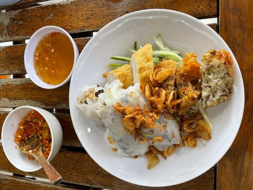 Ho Chi Minh: Original Walking Street Food Tour with Foodies - Pickup setup: what to expect before you even eat