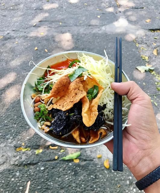 Ho Chi Minh: Original Walking Street Food Tour with Foodies - The last 30 minutes: a final push of food and photos