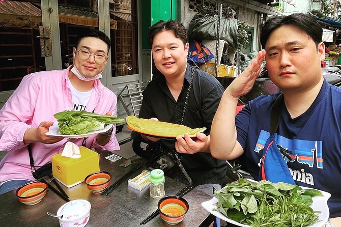 Ho Chi Minh/Saigon Zero Tourist Food Tour - Mopeds, safety, and what to expect on the street