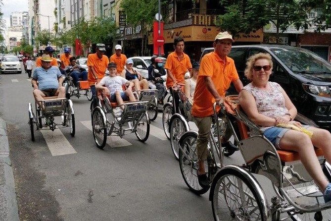 One hour cyclo tour around Saigon - Independence Palace: the tanks you can still see