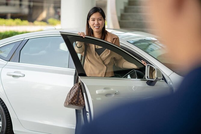 Private Departure Transfer: Ho Chi Minh City Hotels to Tan Son Nhat Airport - Arrival at Tan Son Nhat: How to Win the Airport Clock