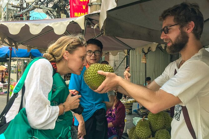 Private Local Food 4-hour Scooter Tour in Ho Chi Minh City - Stops 1–3: Hủ tiếu Thành Tín, Old Apartment Life, Bún Bò Xưa