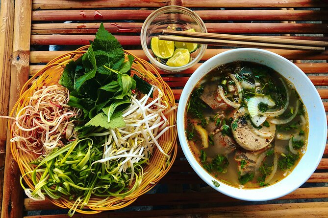 Private Local Food 4-hour Scooter Tour in Ho Chi Minh City - Stops 6–8: Chợ Lớn Quận 5 Street Snacks, Bánh Xèo, and Thi Thi Chè Dessert