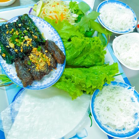 Private Street Food Evening Walking Tour in Ho Chi Minh City - The Route Turns Toward Seafood and Then Into Real Classics