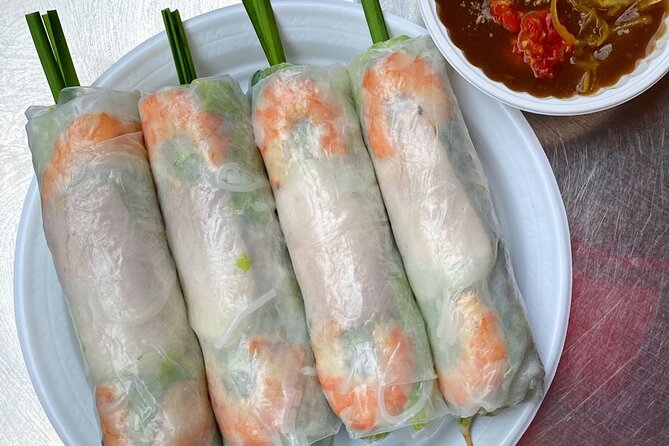 Private Street Food Tour by Motorbike in Ho Chi Minh City - Stop-by-stop itinerary: from Le Van Tam Park to Chợ Lớn