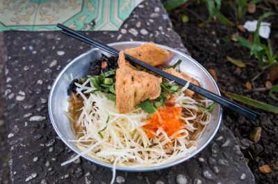 Private Street Food Tour by Motorbike in Ho Chi Minh City - The $39 value: 10 dishes, beer, and chè (not just “snacks”)