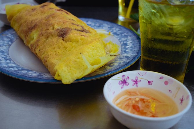 Saigon by Night: Private Street Food Walk You Can’t Miss - Stop 1 in Motion: How the Evening Gets Started