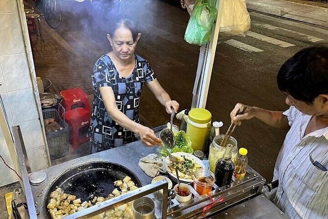 Saigon Evening Walking Street Food Tour - The guide factor: why Tony’s food talk changes the whole tour