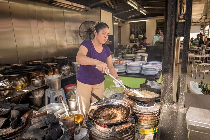 Saigon Night Bites on Foot: Local Vendors, Stories & Sweet Finish - Guides matter: names I’ve seen and what that usually means