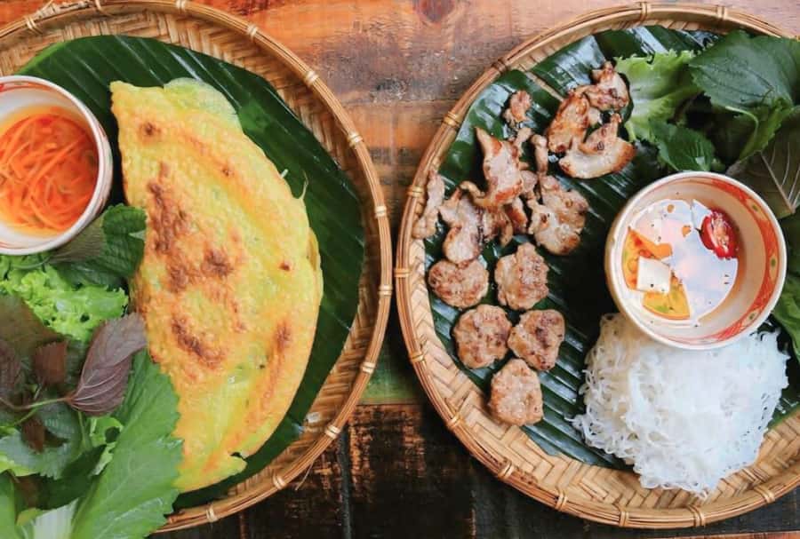 Saigon: Private Backstreets Walking Food Tour - Meeting at Bún Bò Xưa and how the evening flow actually feels