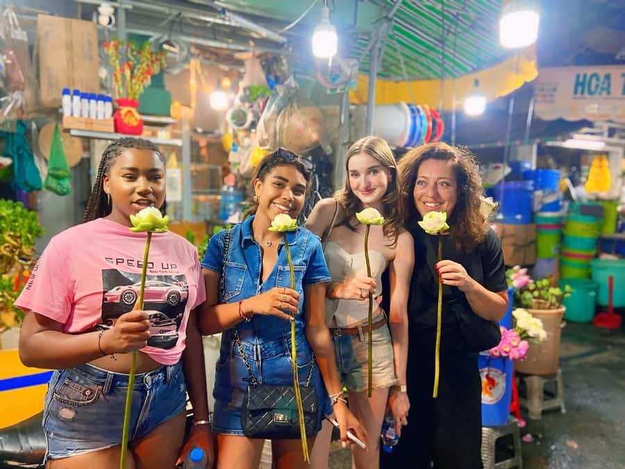 Saigon: Street Food Tasting & Sightseeing Tour by Motorbike - Drinks and dessert: why the tea and beer fit the circuit