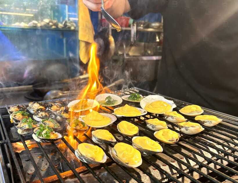 Secret walking Food Tour Ho Chi Minh City - Bánh Mì plus herbal juices: how Saigon paces street eating