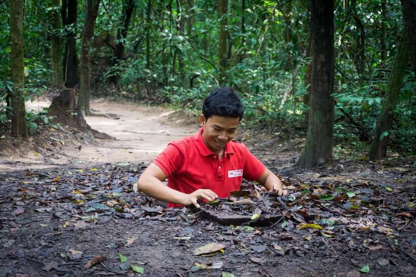 Small Group Full-Day Cu Chi Tunnels and Mekong Trip - Sampan Boats and Small Canals: The Pace Turns Slow