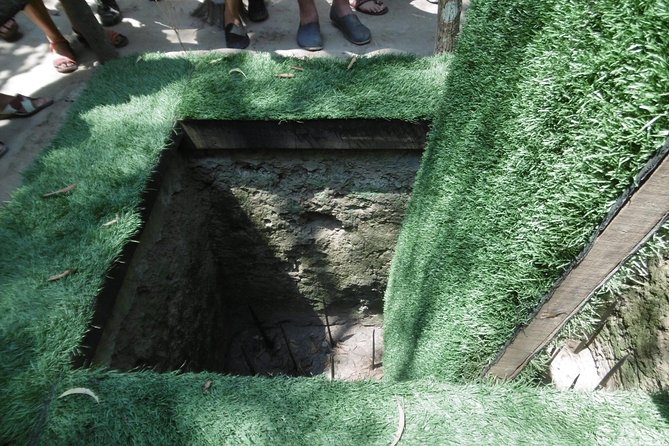 Small-group Saigon City & Cu Chi Tunnels Day Trip - Emperor Jade Pagoda: Intricate Religious Art Without the Detour