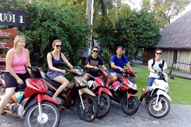 Small group Saigon Inside Out by Motorbike for 3 Hours - How the 2 to 3 hours really work on the bike