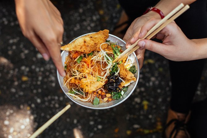 The 10 Tastings of Ho Chi Minh City With Locals: Private Street Food Tour - Starting at Đường Lê Lai: where the tour actually begins